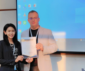 Dr. Alessandro Lampo receives the “Best Oral Presentation Award” at the MSIE 2024 Conference in Bangkok.